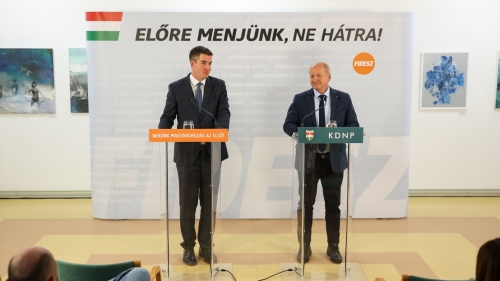 Máté Kocsis (Fidesz) et István Simicskó (KDNP).jpg