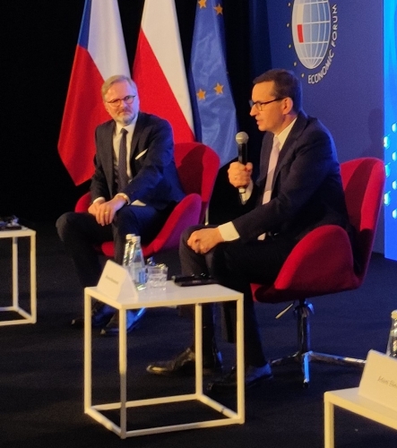 Le Premier ministre tchèque Petr Fiala et le Premier ministre polonais Mateusz Morawiecki.jpg