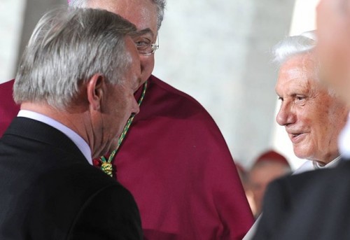 Gerhard Dörfler Benoît XVI.jpg