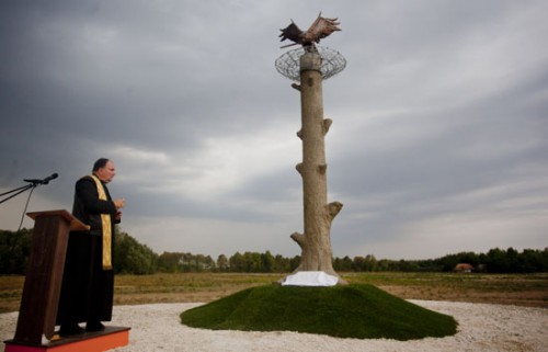 monument László Toroczkai.jpg