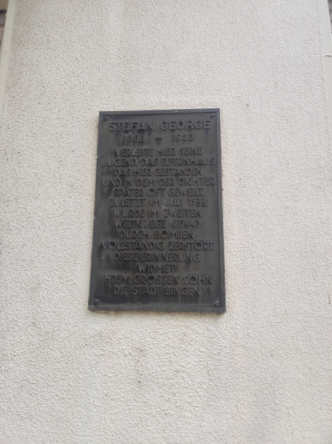 4 - Bingen, plaque à l'endroit où se trouvait la maison au sein de laquelle Stefan George a passé sa jeunesse.jpg